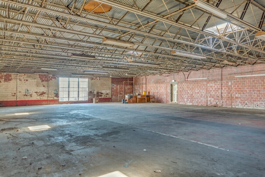 More Photos Of 243 Catoma St, Montgomery Warehouse For Lease