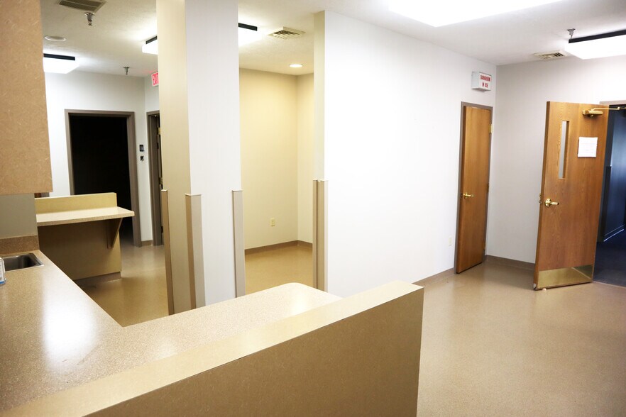 More Photos Of 230-270 E Day Rd, Mishawaka Medical For Lease