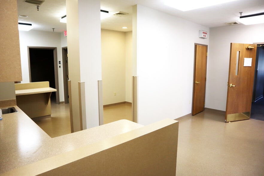 More Photos Of 230-270 E Day Rd, Mishawaka Medical For Lease