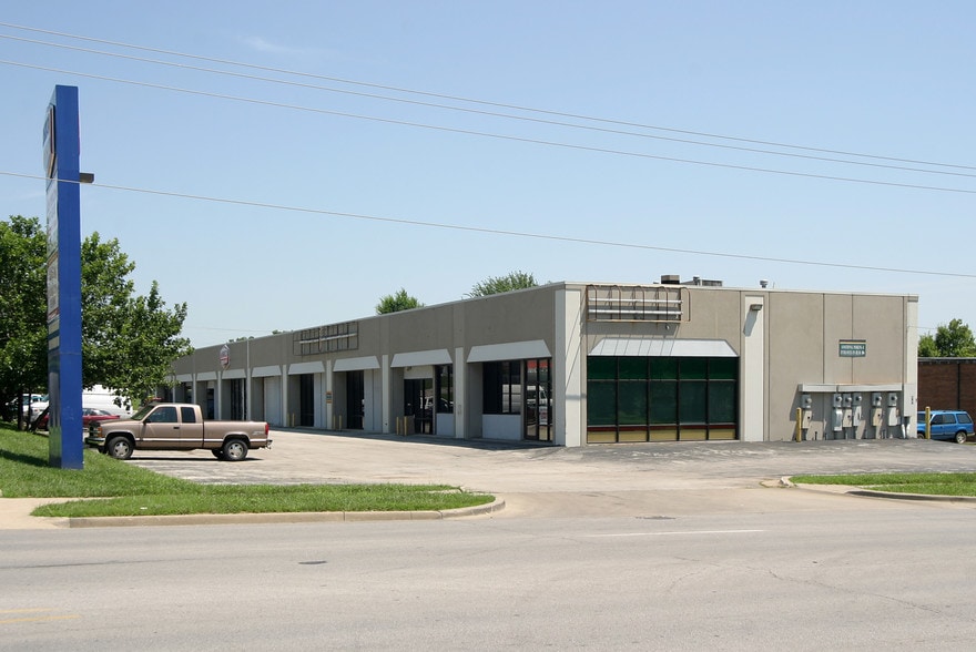 More Photos Of 7609 Raytown Rd, Raytown Flex For Lease