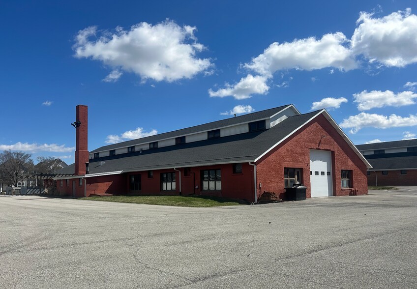 More Photos Of 5764 Wheeler Rd, Indianapolis Showroom For Lease