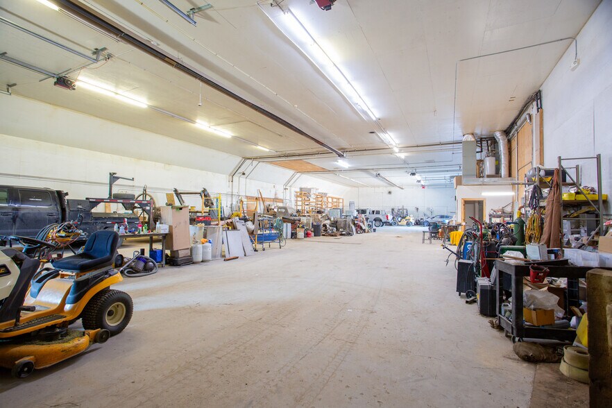 More Photos Of 4319 16th Ave W, Williston Industrial For Lease