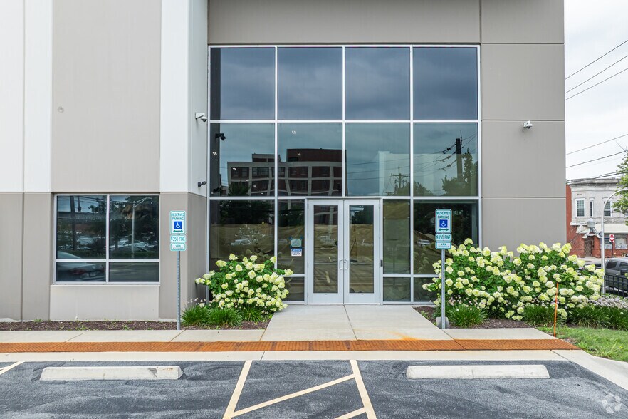 More Photos Of 2545 W 24th St, Chicago Warehouse For Lease