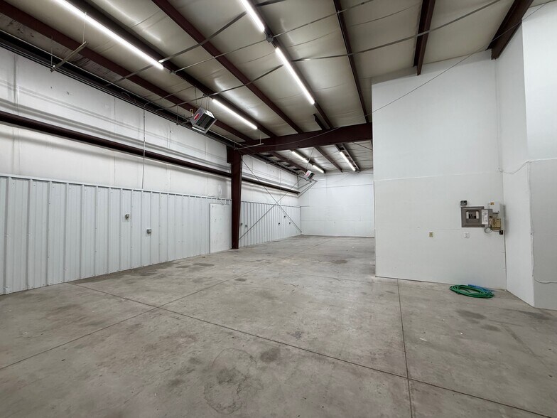 More Photos Of 3509-3517 MacDonnell Dr, Norman Service For Lease