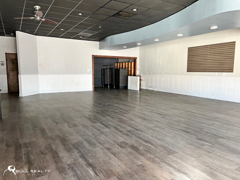 More Photos Of 923-995 Maple St, Carrollton General Retail For Lease