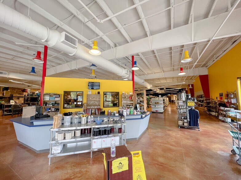 More Photos Of 17420 Highway 190 E, Hammond Showroom For Sale