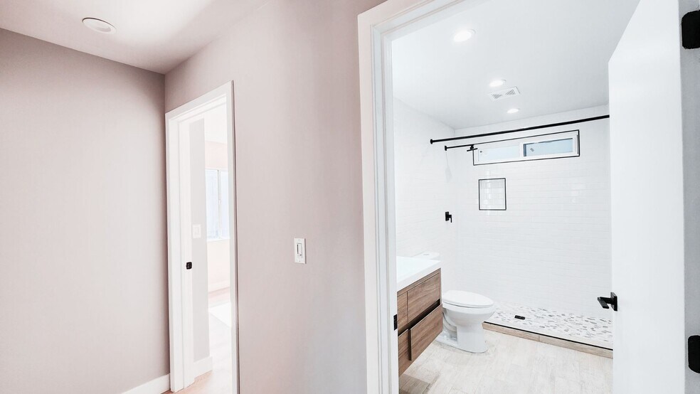 More Photos Of 5150 Ithaca Ave, Los Angeles Multifamily For Sale