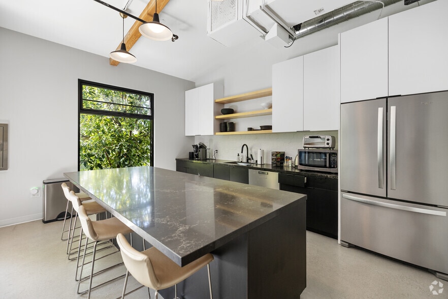 More Photos Of 330 S Cedros Ave, Solana Beach Apartments For Lease