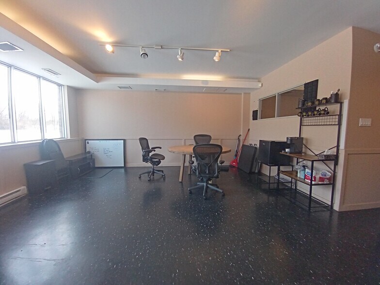 More Photos Of 300 Terry Fox Dr, Ottawa Office For Sale