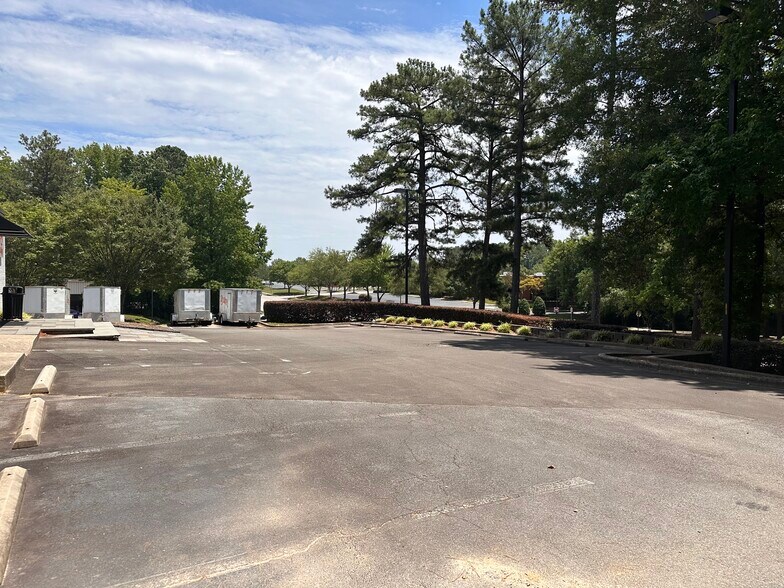 More Photos Of 5601 Spring Ct, Raleigh Flex For Lease