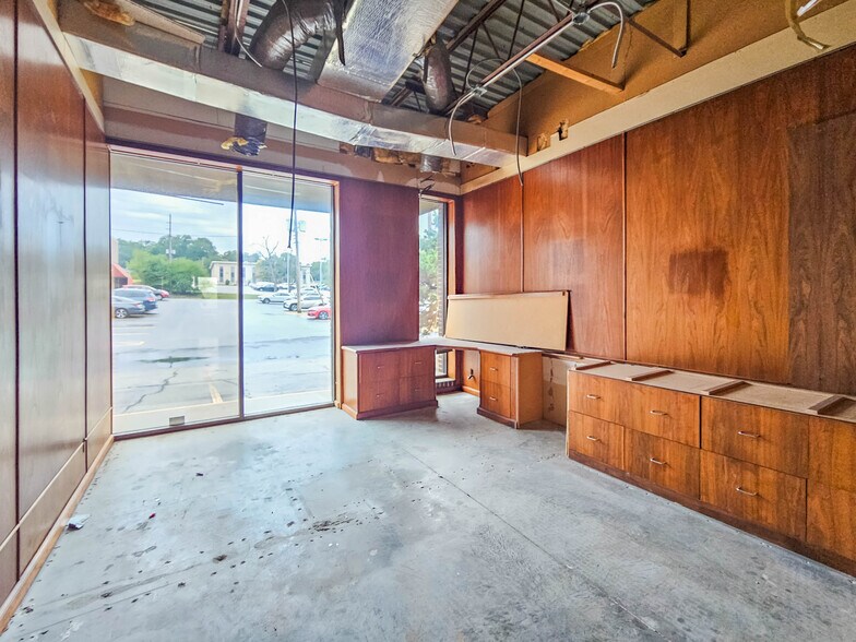More Photos Of 3036 70th st, Omaha Office For Sale