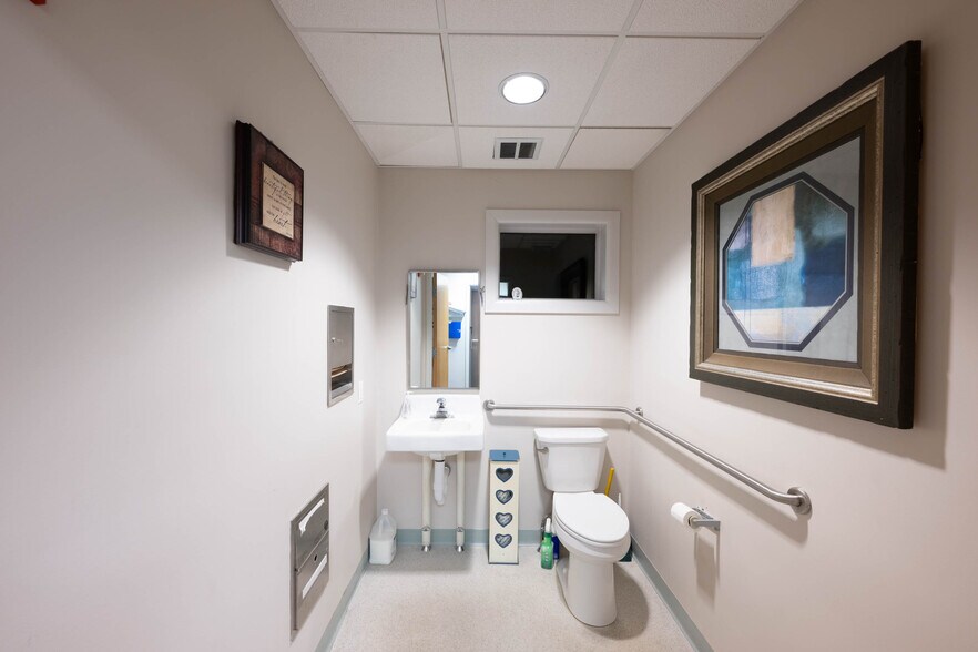 More Photos Of 706 Grape St, Whitehall Medical For Sale