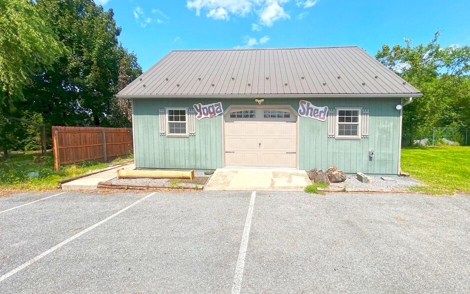 More Photos Of 1055 Lincoln Way E, Chambersburg General Retail For Sale