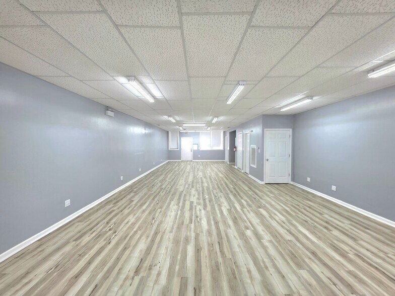 More Photos Of 3125 W 63rd St, Chicago Storefront Retail Residential For Lease