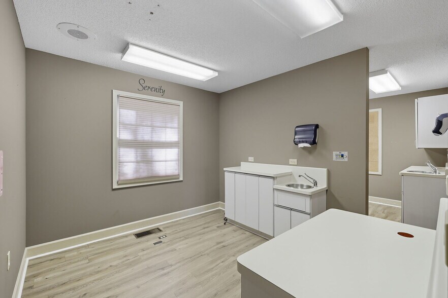 More Photos Of 224 Shallowford Rd NW, Gainesville Medical For Lease