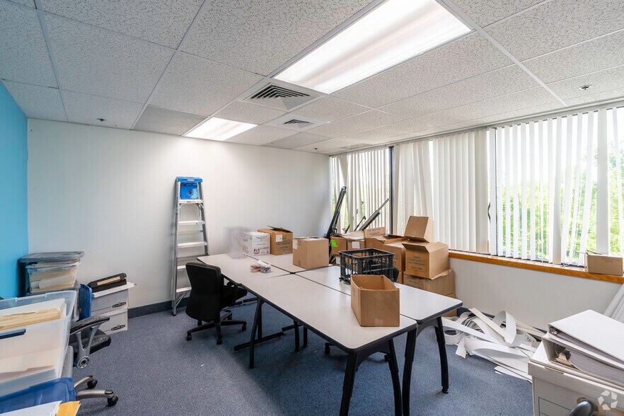 More Photos Of 28 Lord Rd, Marlborough Office For Lease