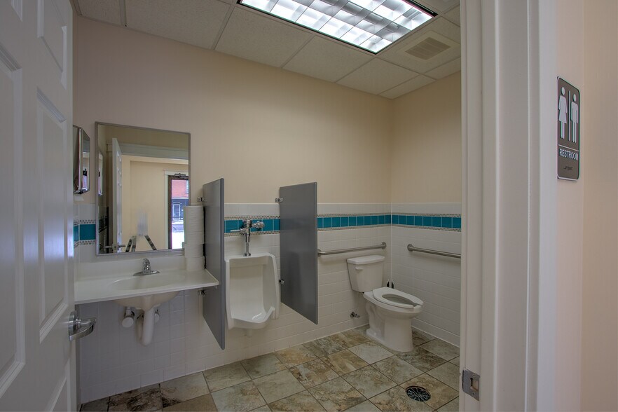 More Photos Of 244 Main St S, Cambridge Storefront Retail Office For Lease