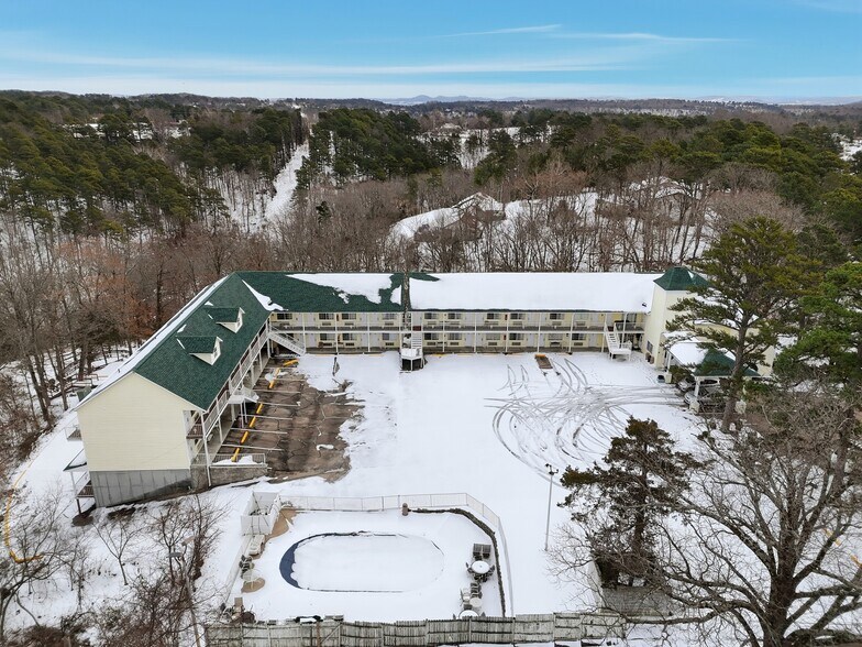 More Photos Of 3169 E Van Buren, Eureka Springs Hotel For Sale