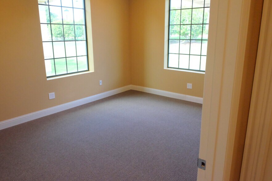 More Photos Of 318 W FM 544, Murphy Medical For Sale