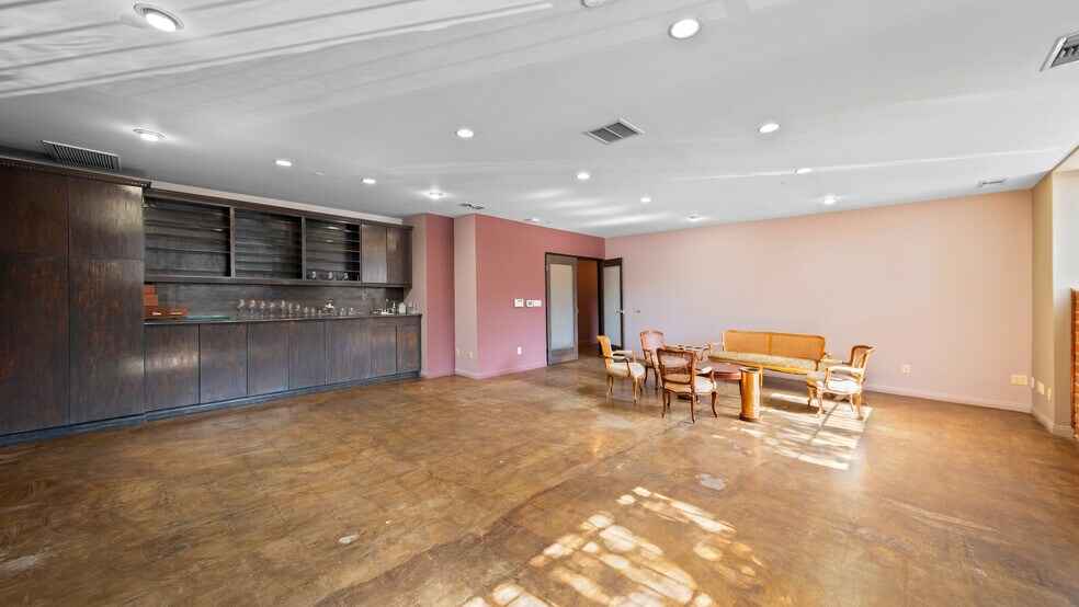 More Photos Of 1243-1261 S Boyle Ave, Los Angeles Warehouse For Sale