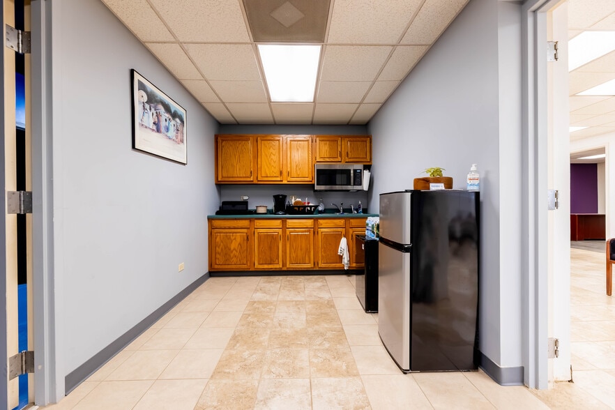 More Photos Of 17143 Westview Ave, Thornton Industrial For Sale
