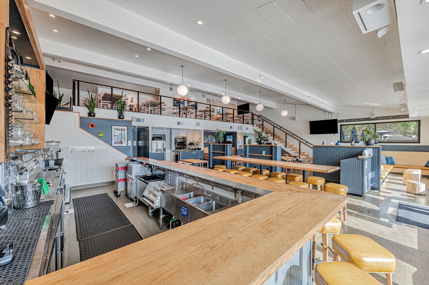 More Photos Of 621-655 Del Ganado Rd, San Rafael Storefront For Sale