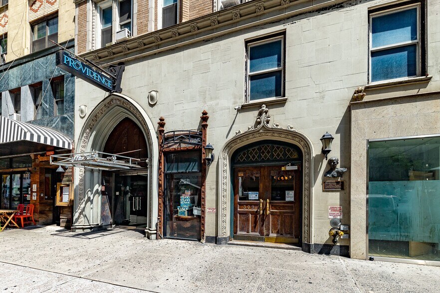 More Photos Of 305-311 W 57th St, New York Apartments For Lease