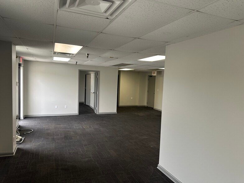 More Photos Of 102 Sharon Ct, Pooler Warehouse For Lease