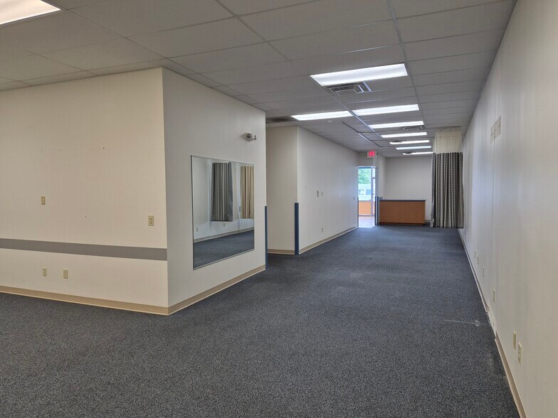More Photos Of 942 Cherry St, Blanchester Unknown For Lease