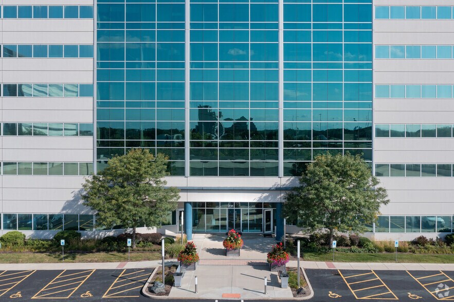 More Photos Of 231 N Martingale Rd, Schaumburg Office For Lease