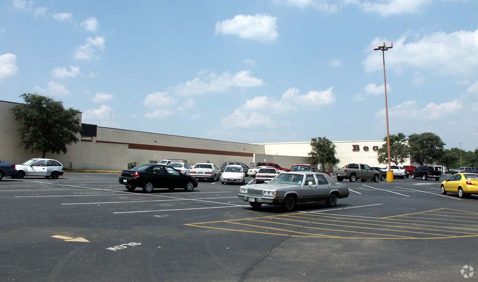 Primary Photo Of 300 Early Blvd, Early Unknown For Lease