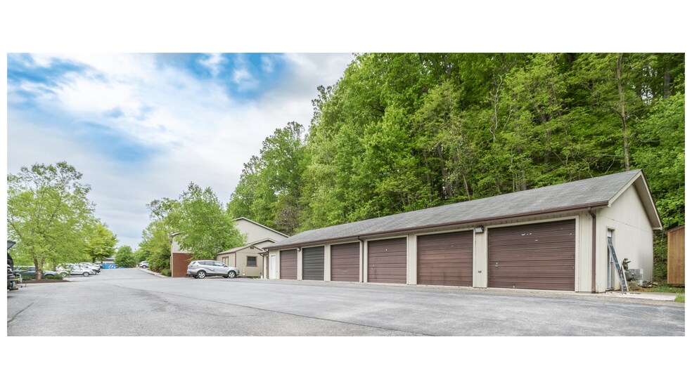 More Photos Of 2206 S Main St, Blacksburg Office For Lease