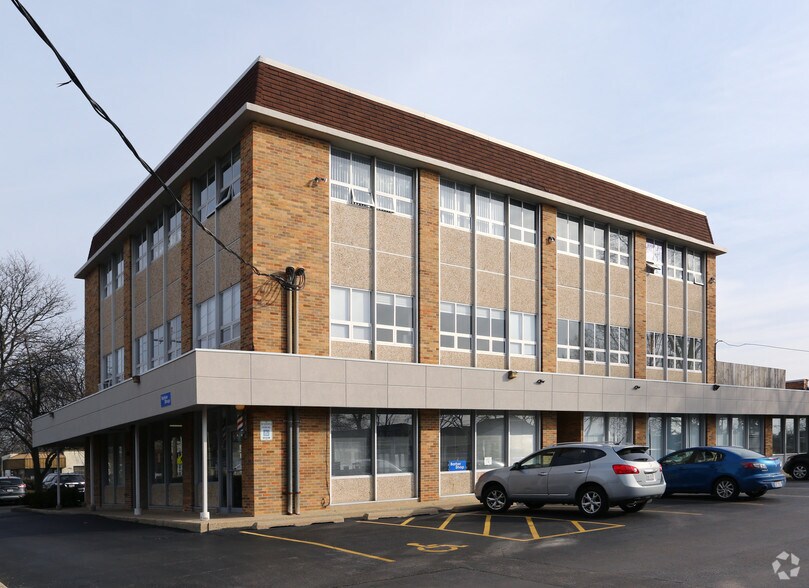 Primary Photo Of 1132 Waukegan Rd, Glenview Medical For Sale