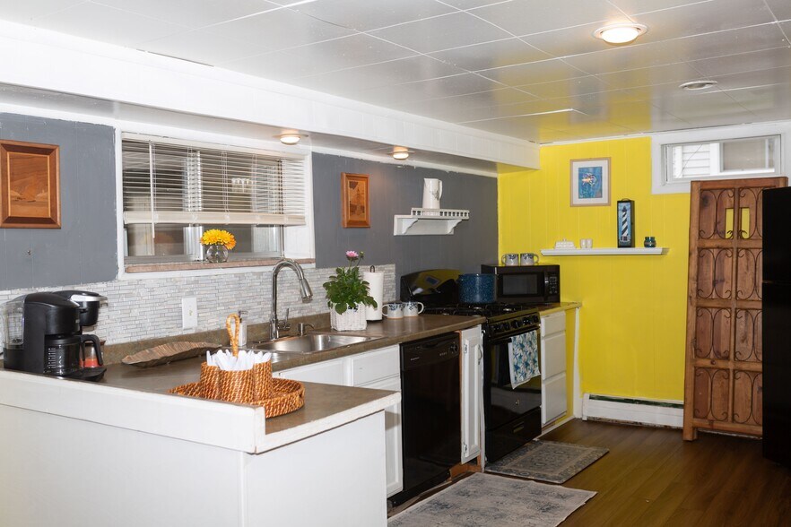 More Photos Of 42 W Spring St, Port Austin General Retail For Lease