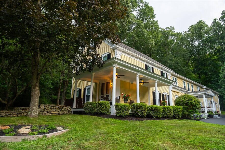 More Photos Of 42 Hyde Rd, Brooklyn Hospitality For Sale