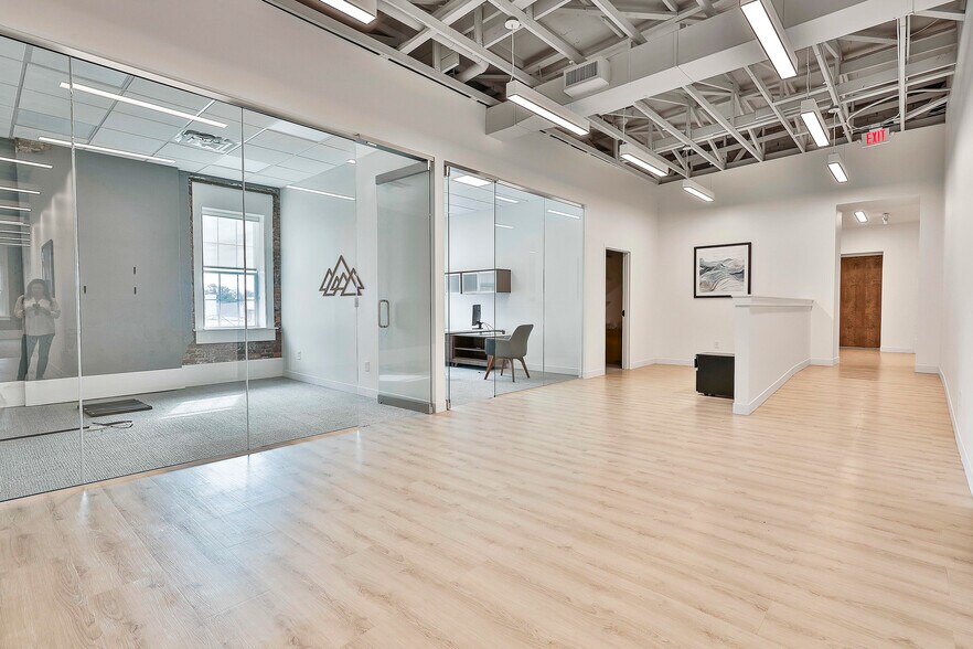 More Photos Of 6-8 E Court Sq, Newnan Medical For Lease