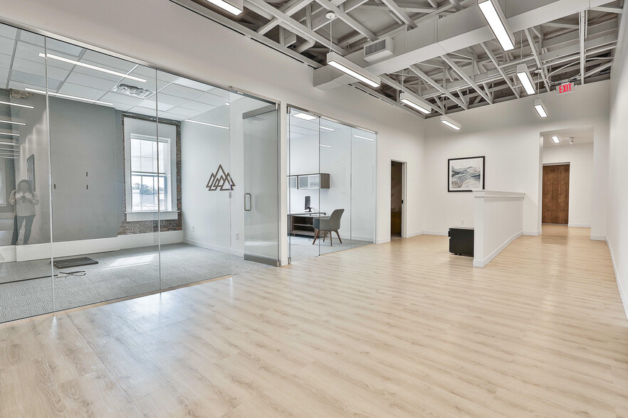 More Photos Of 6-8 E Court Sq, Newnan Medical For Lease