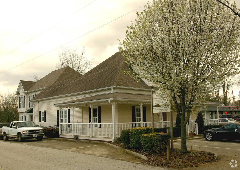 More Photos Of 208 S Hill St, Buford Office Residential For Lease