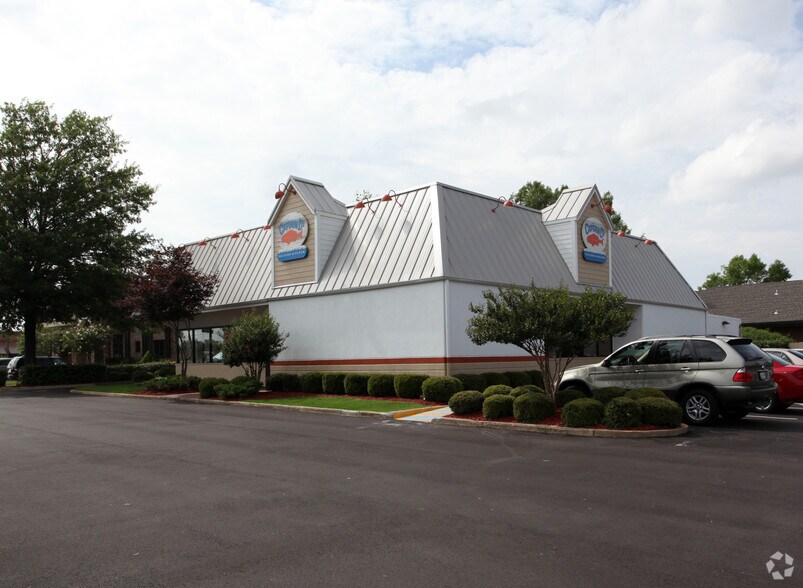 More Photos Of 784 W Poplar Ave, Collierville General Retail For Lease