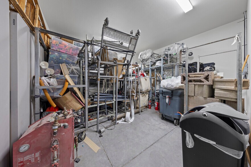 More Photos Of 2781 N Lamb Blvd, Las Vegas Distribution For Lease