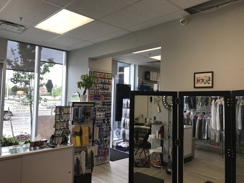 More Photos Of 8763 Bayview Ave, Richmond Hill Apartments For Sale