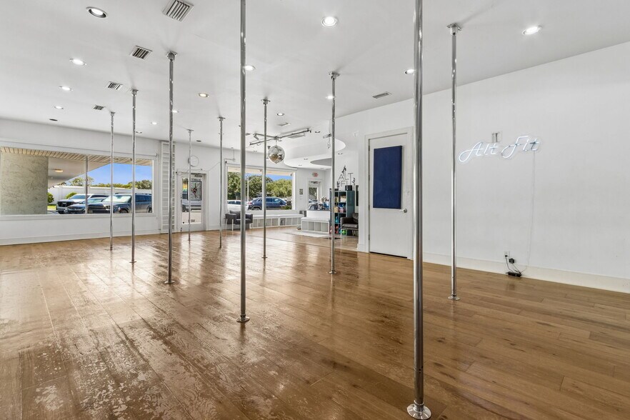 More Photos Of 1401 Penman Rd, Jacksonville Beach Loft Creative Space For Sale