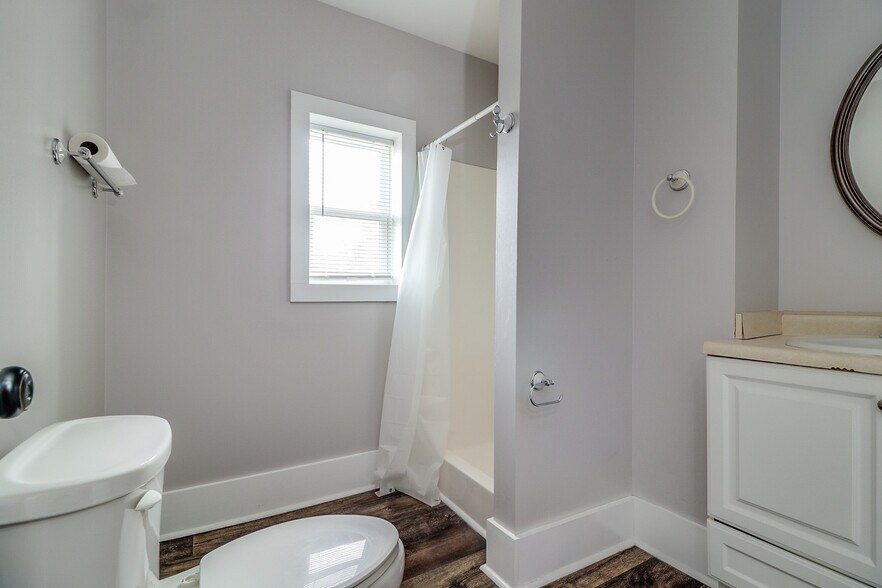 More Photos Of 104 W Candler St, Winder Medical For Sale