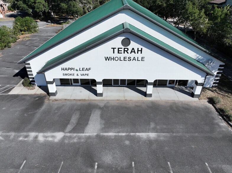 More Photos Of 28 Hawthorn Ln, Saint Marys Flex For Sale