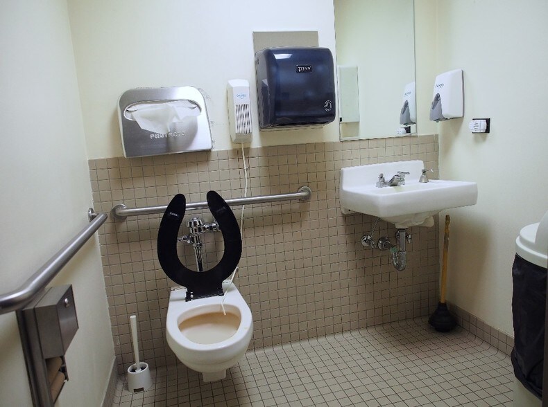 More Photos Of 329-331 S York Rd, Bensenville Daycare Center For Lease