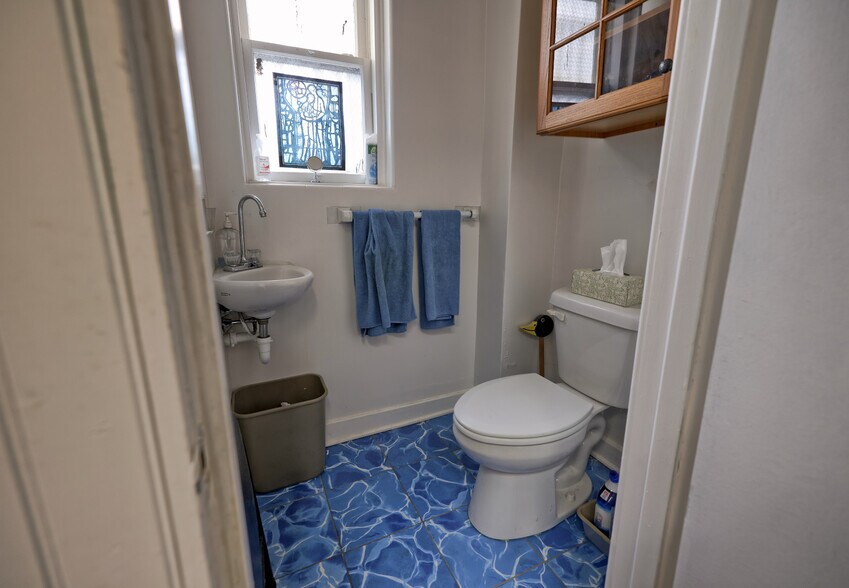 More Photos Of 511 Warren St, Hudson Storefront Retail Residential For Sale