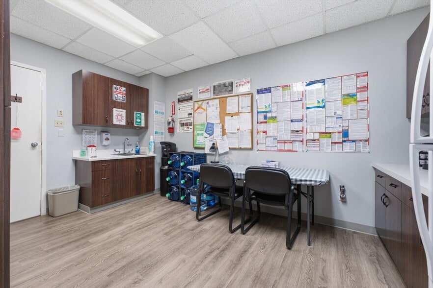 More Photos Of 44725 10th St W, Lancaster Medical For Sale
