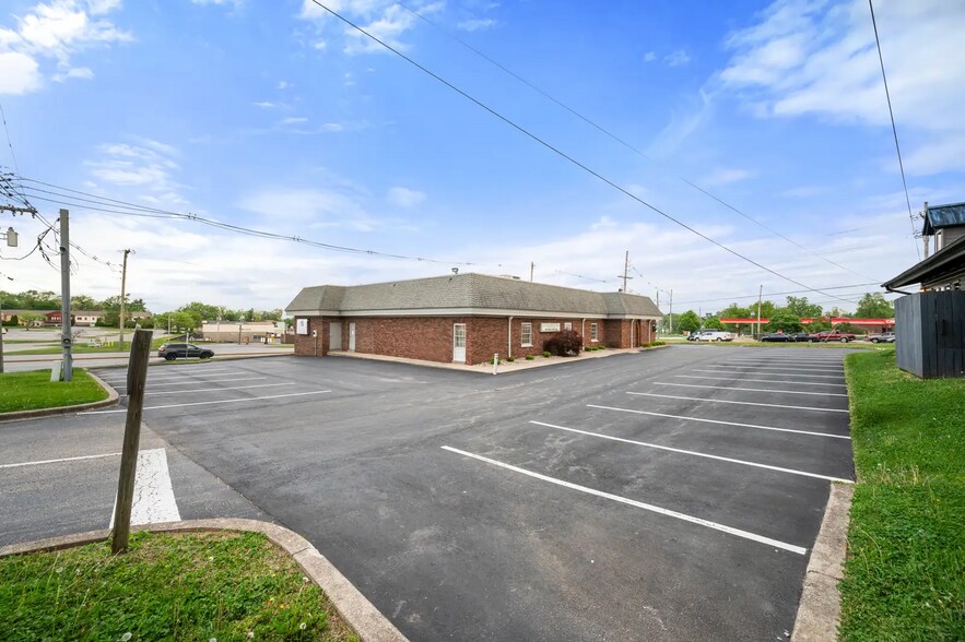 More Photos Of 5300 Bardstown Rd, Louisville Office For Lease