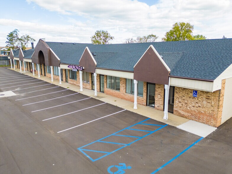 More Photos Of 14555-14747 Frazho Rd, Warren Freestanding For Lease