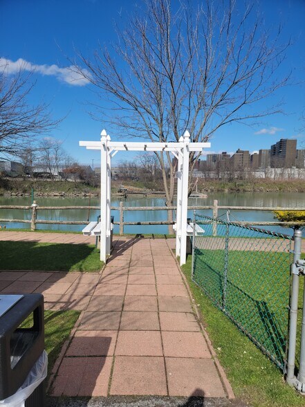 More Photos Of 913 E 108th St, Brooklyn Storefront Retail Office For Sale